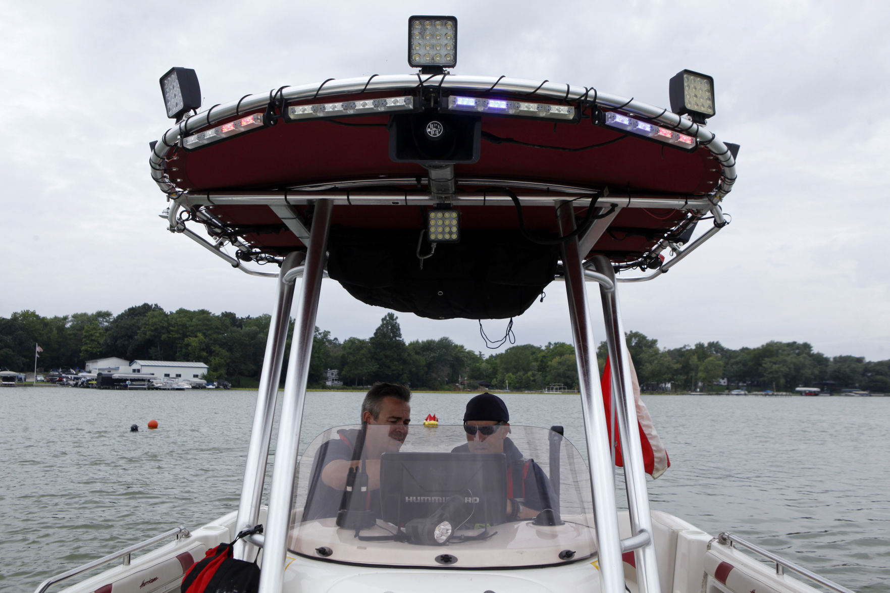 Dive crews train on Cedar Lake
